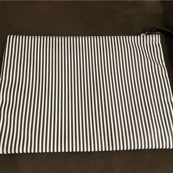 Henry Bendel Pouch - Picture 2 of 3